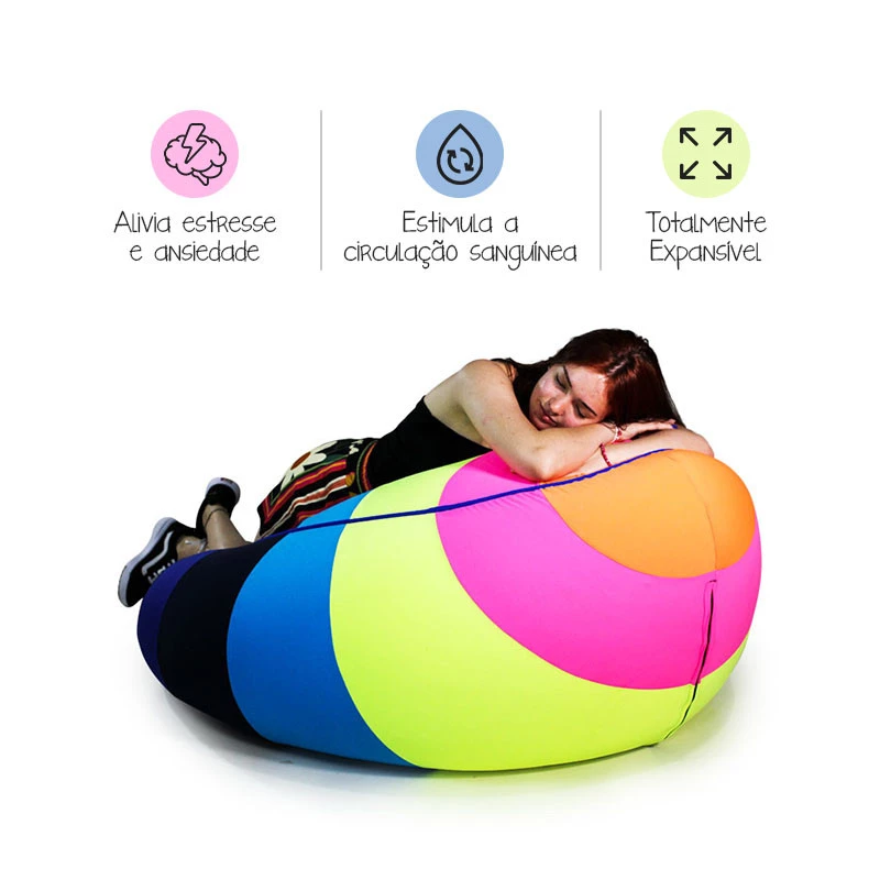 Puff sensorial Melissa macio se molda ao corpo colorido