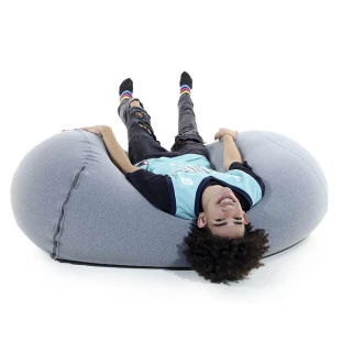 Puff Rollo - Sensorial e versátil com enchimento cor cinza